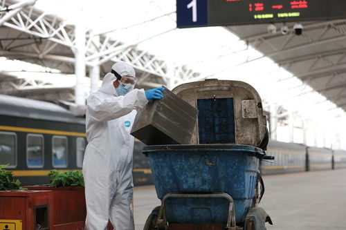 致敬暑運(yùn)背后的鐵路人 油罐車(chē)上的堅(jiān)守與奉獻(xiàn)