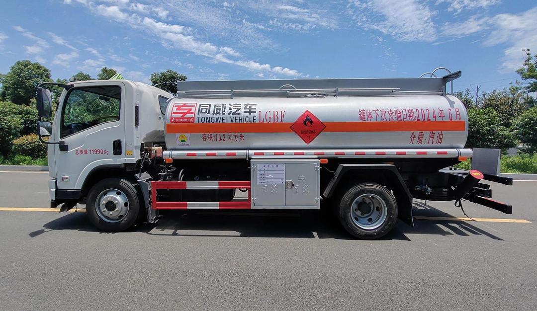 8噸柴油油罐車選購指南 合規(guī)運(yùn)輸與高效作業(yè)的關(guān)鍵