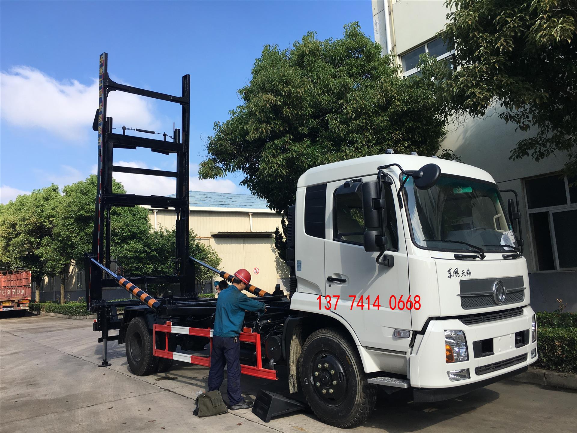 東風(fēng)天錦背罐車現(xiàn)貨供應(yīng)，水泥車專業(yè)解決方案，分期付款更便捷